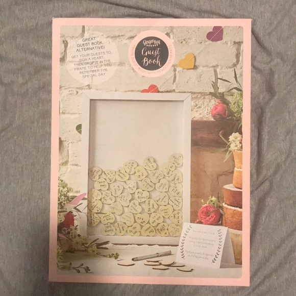 Guest Book Alternative Wooden Hearts - Picture 1 of 1